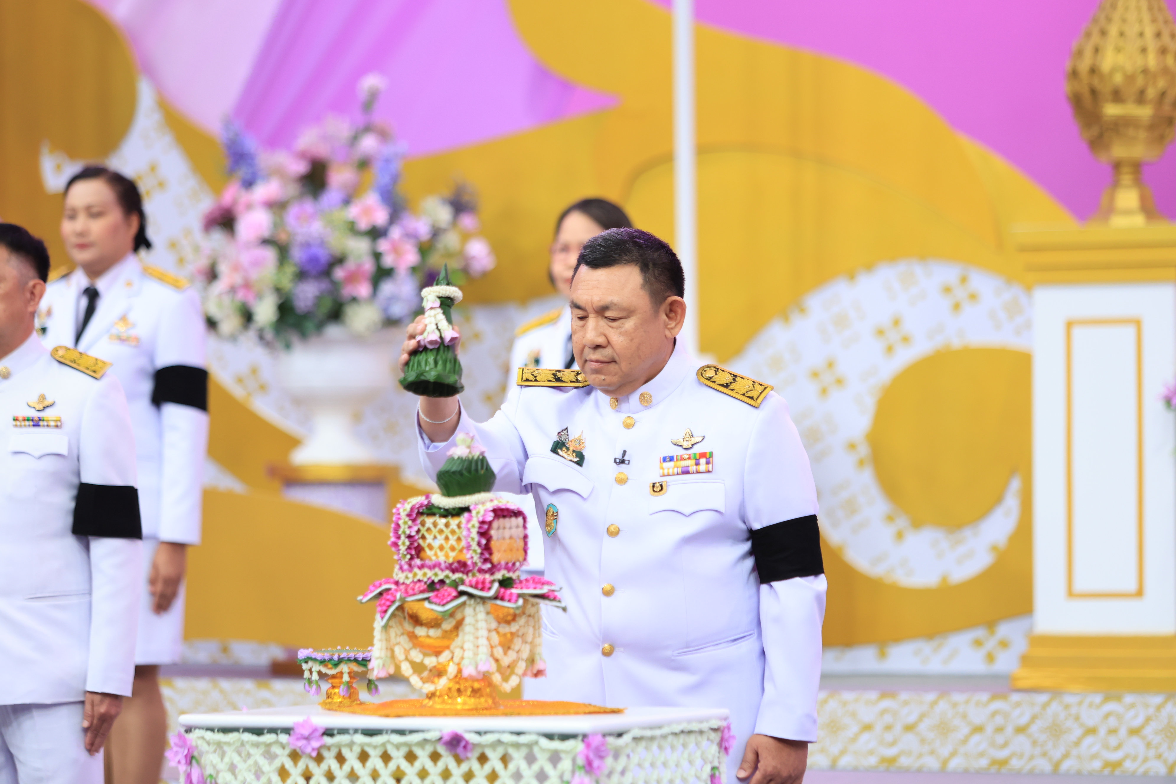 title - คณะผู้บริหาร ส.ป.ก. บันทึกเทปถวายพระพรชัยมงคล สมเด็จพระนางเจ้าสุทิดา พัชรสุธาพิมลลักษณ พระบรมราชินี เนื่องในโอกาสวันเฉลิมพระชนมพรรษา 48 พรรษา